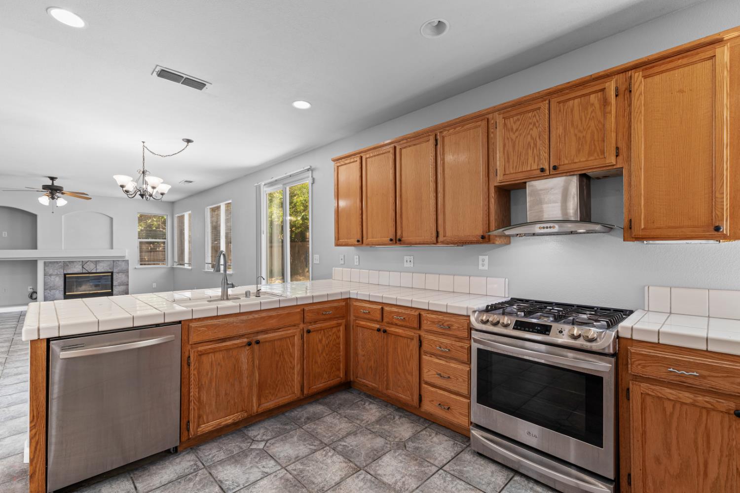 2151 LYDIA BRADLEY Street