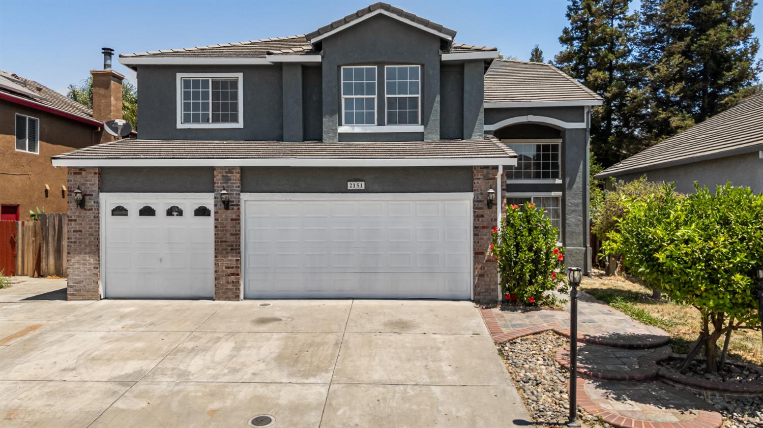 2151 LYDIA BRADLEY Street