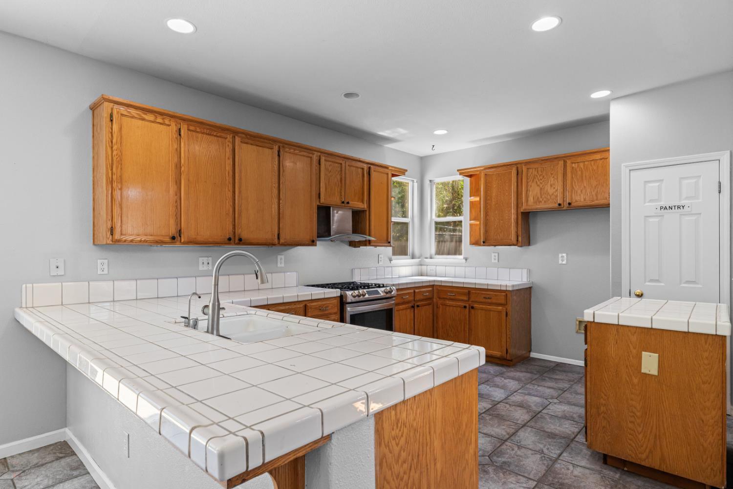 2151 LYDIA BRADLEY Street