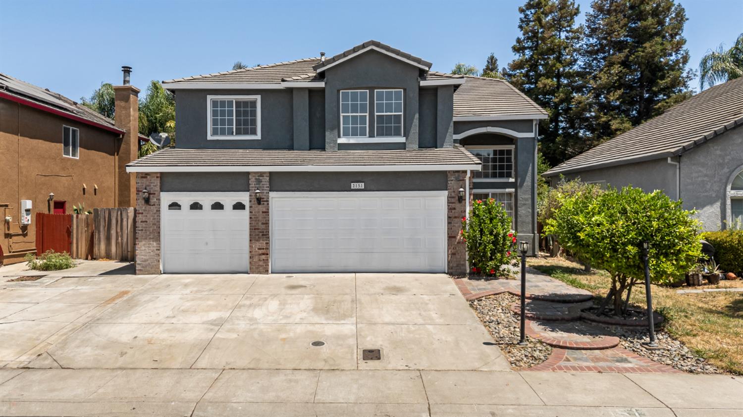 2151 LYDIA BRADLEY Street