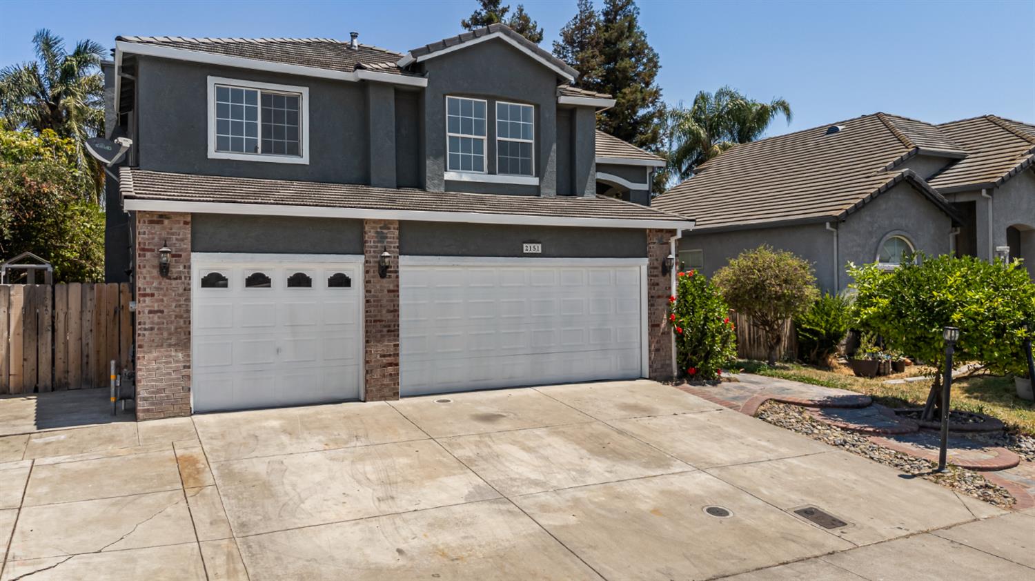 2151 LYDIA BRADLEY Street