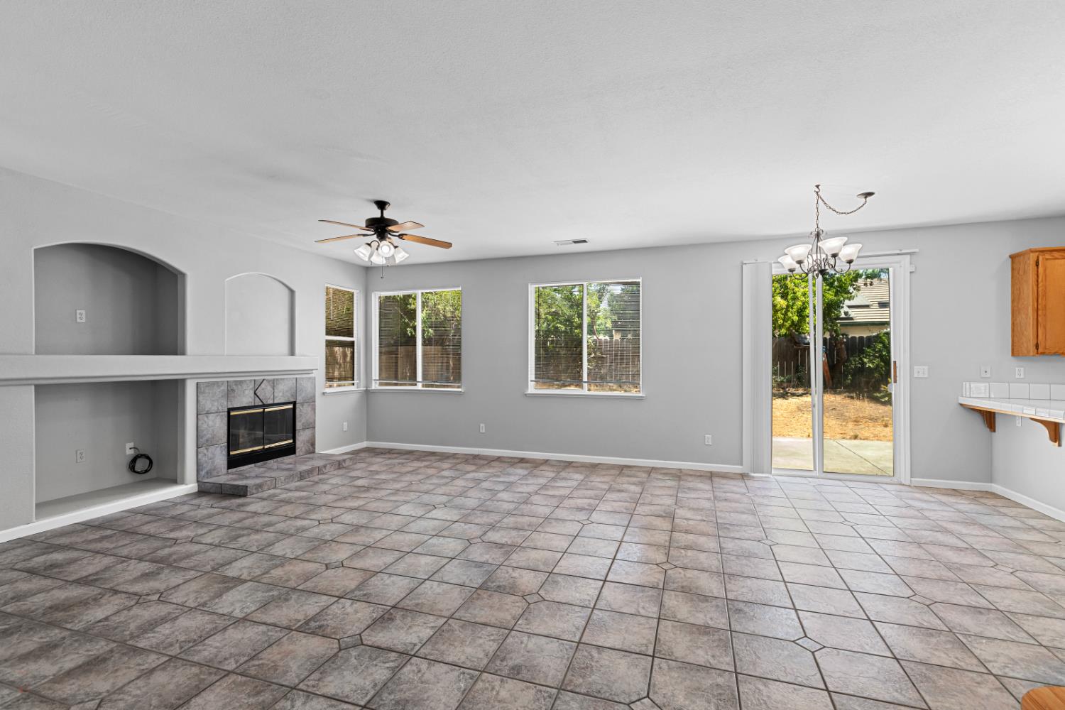 2151 LYDIA BRADLEY Street