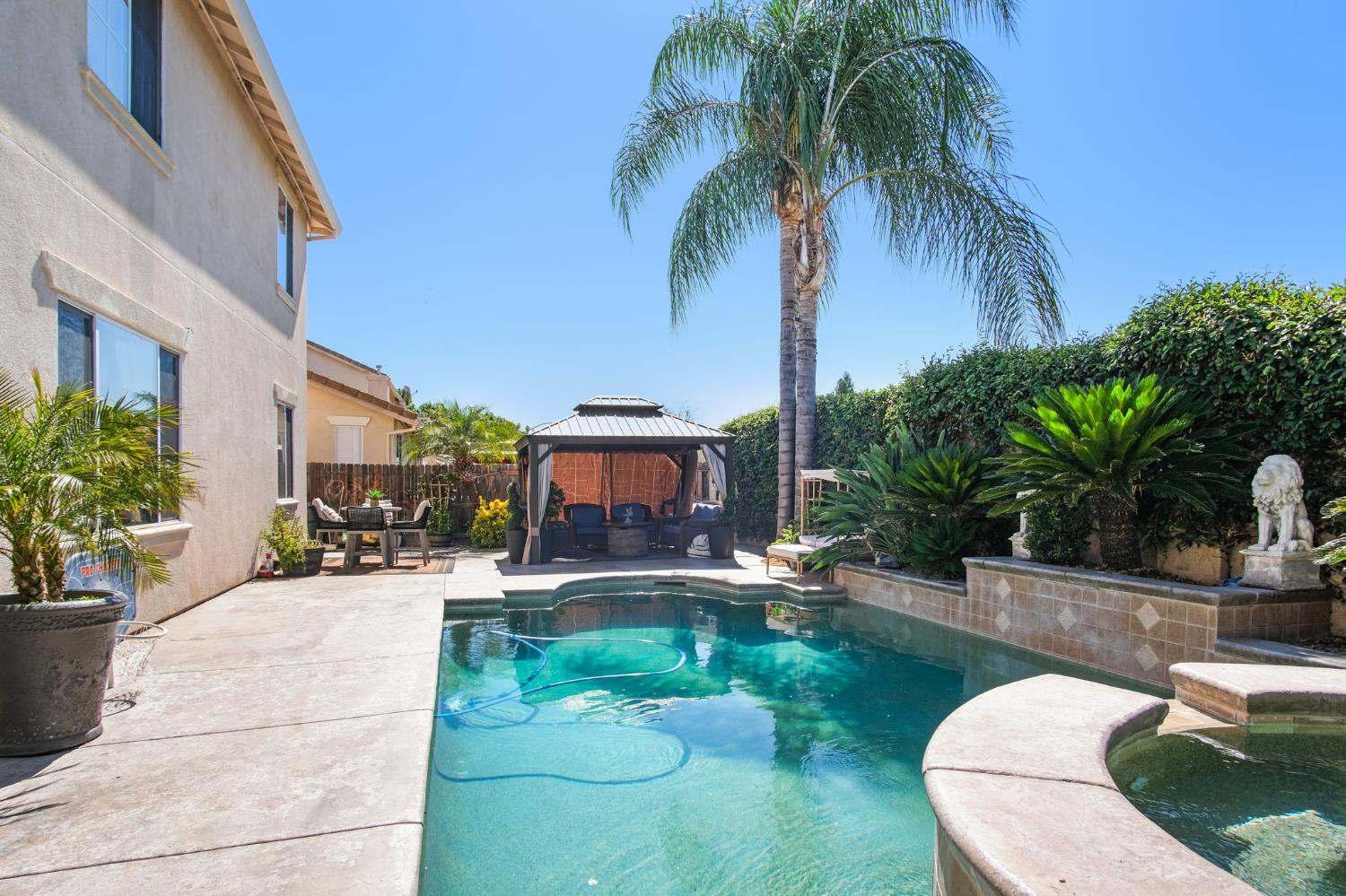 3880 Old Oak Drive