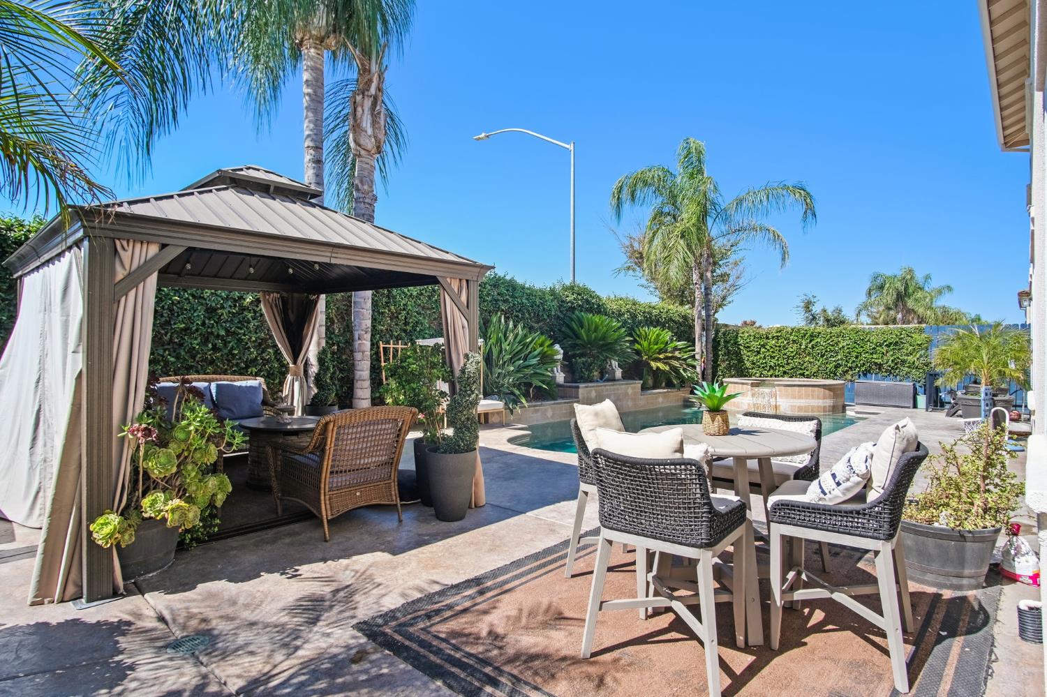 3880 Old Oak Drive