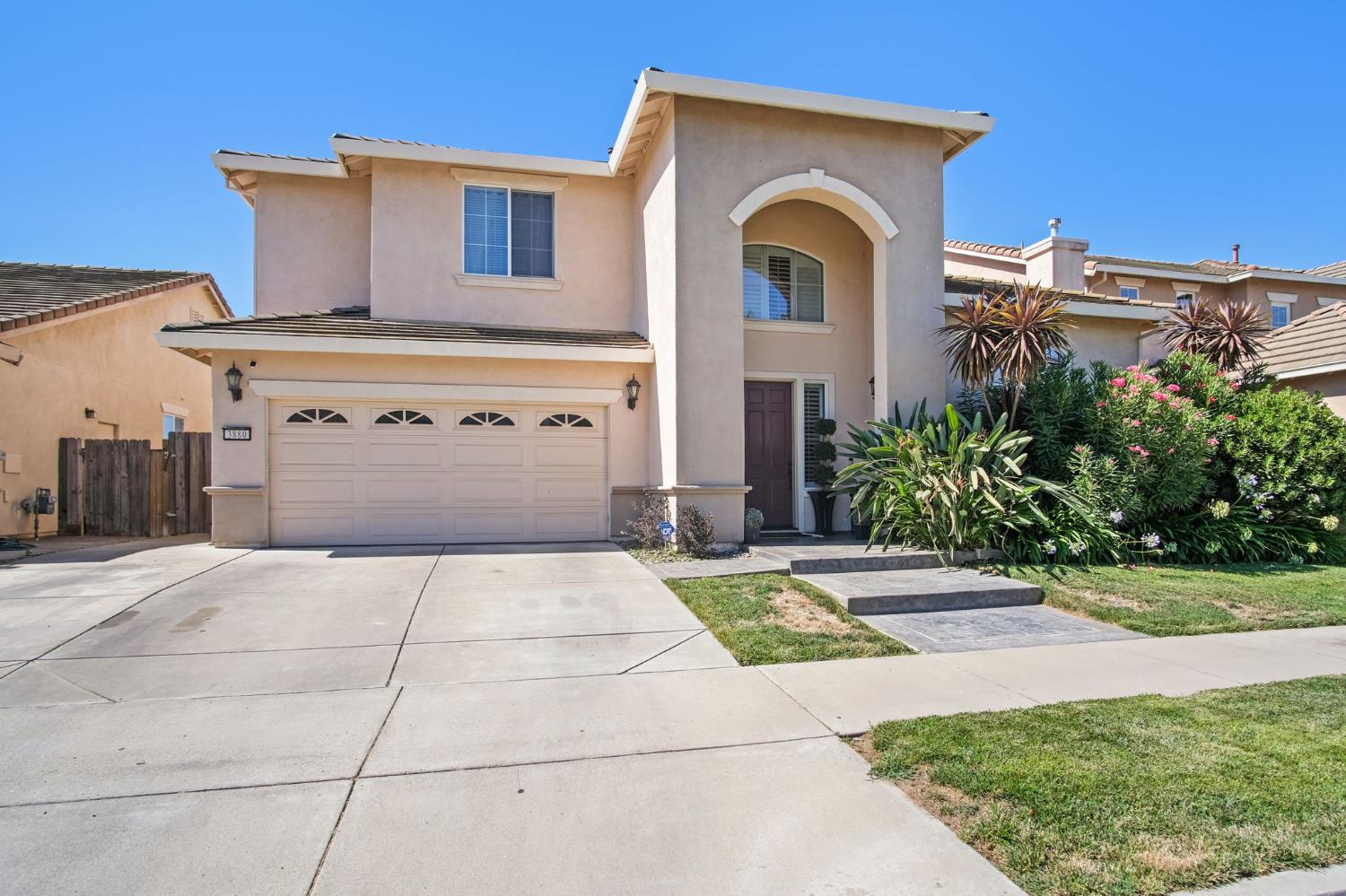 3880 Old Oak Drive