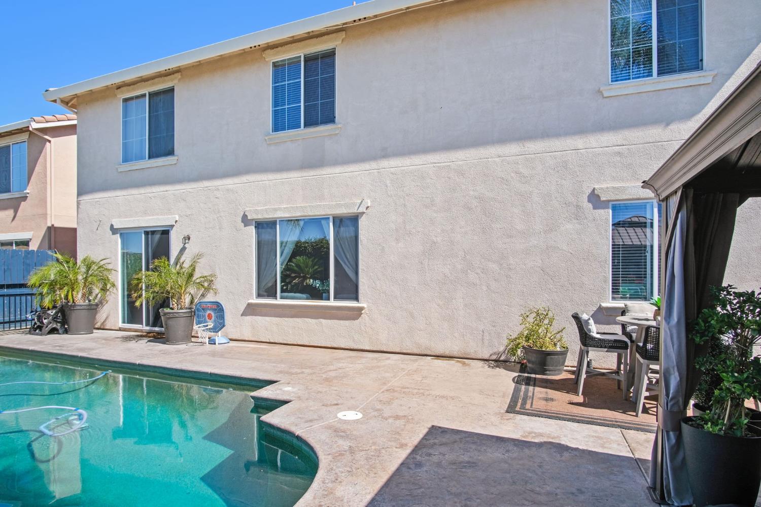 3880 Old Oak Drive