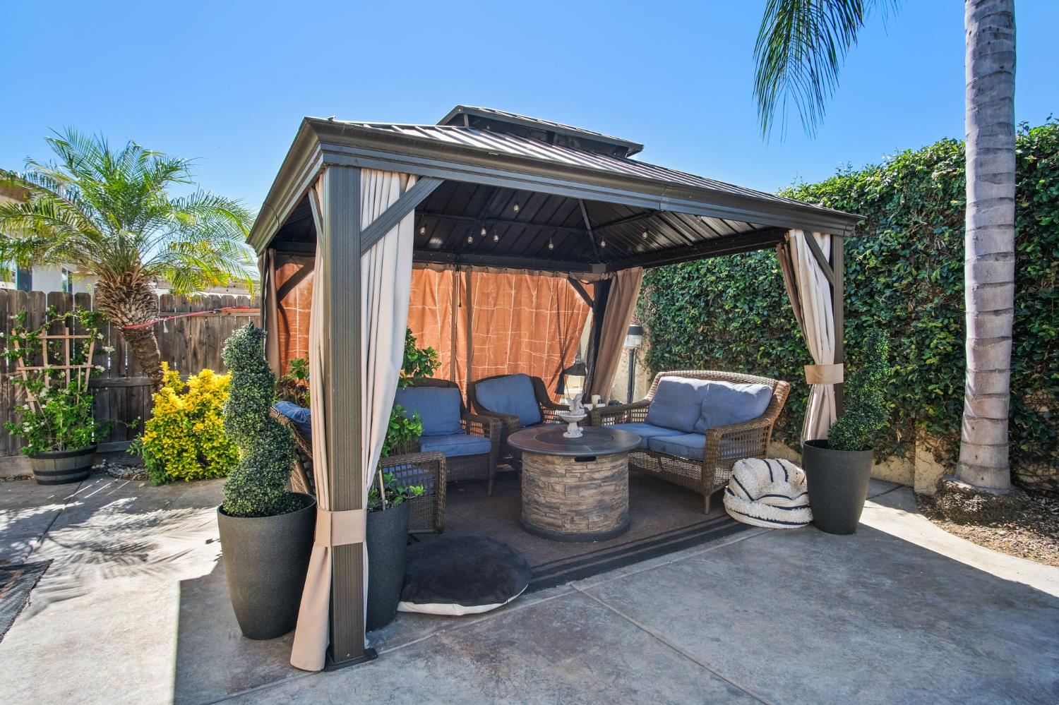 3880 Old Oak Drive