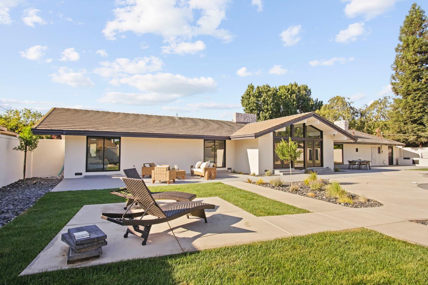 2125 El Capitan Drive