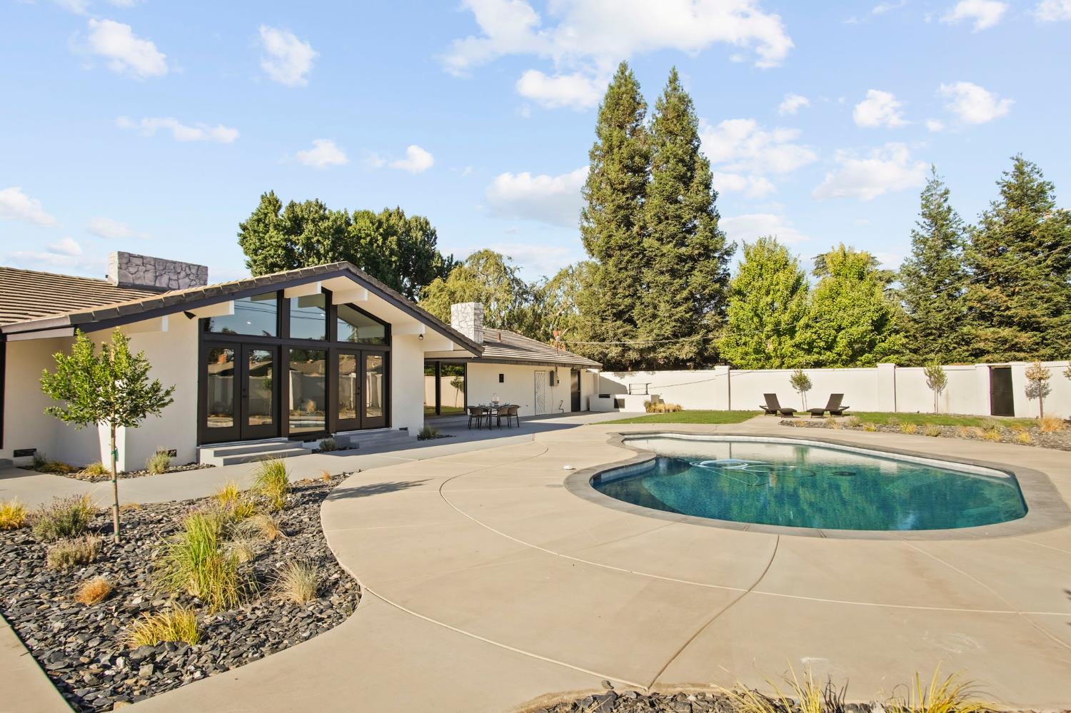 2125 El Capitan Drive