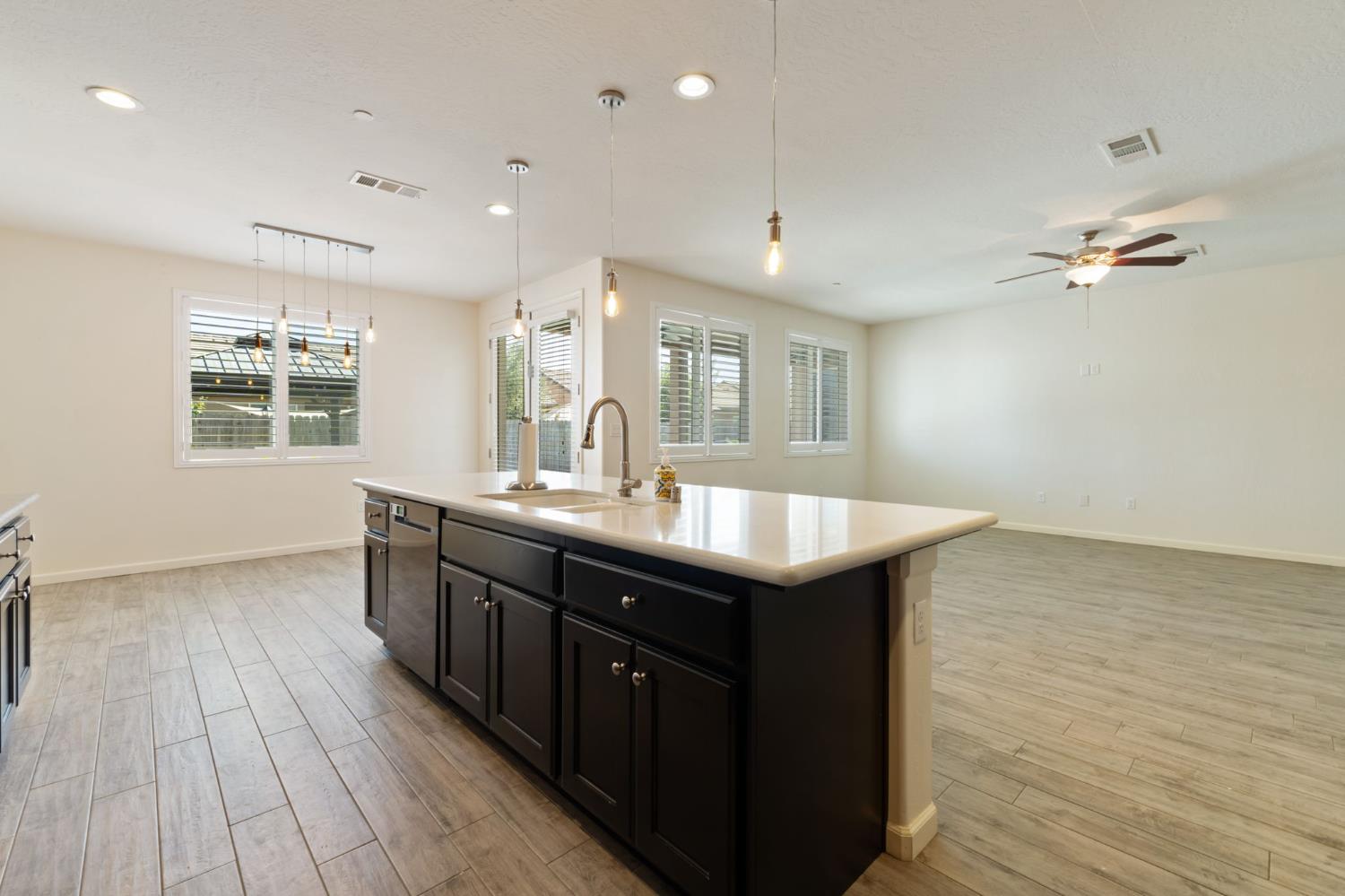 2587 Isleworth Avenue