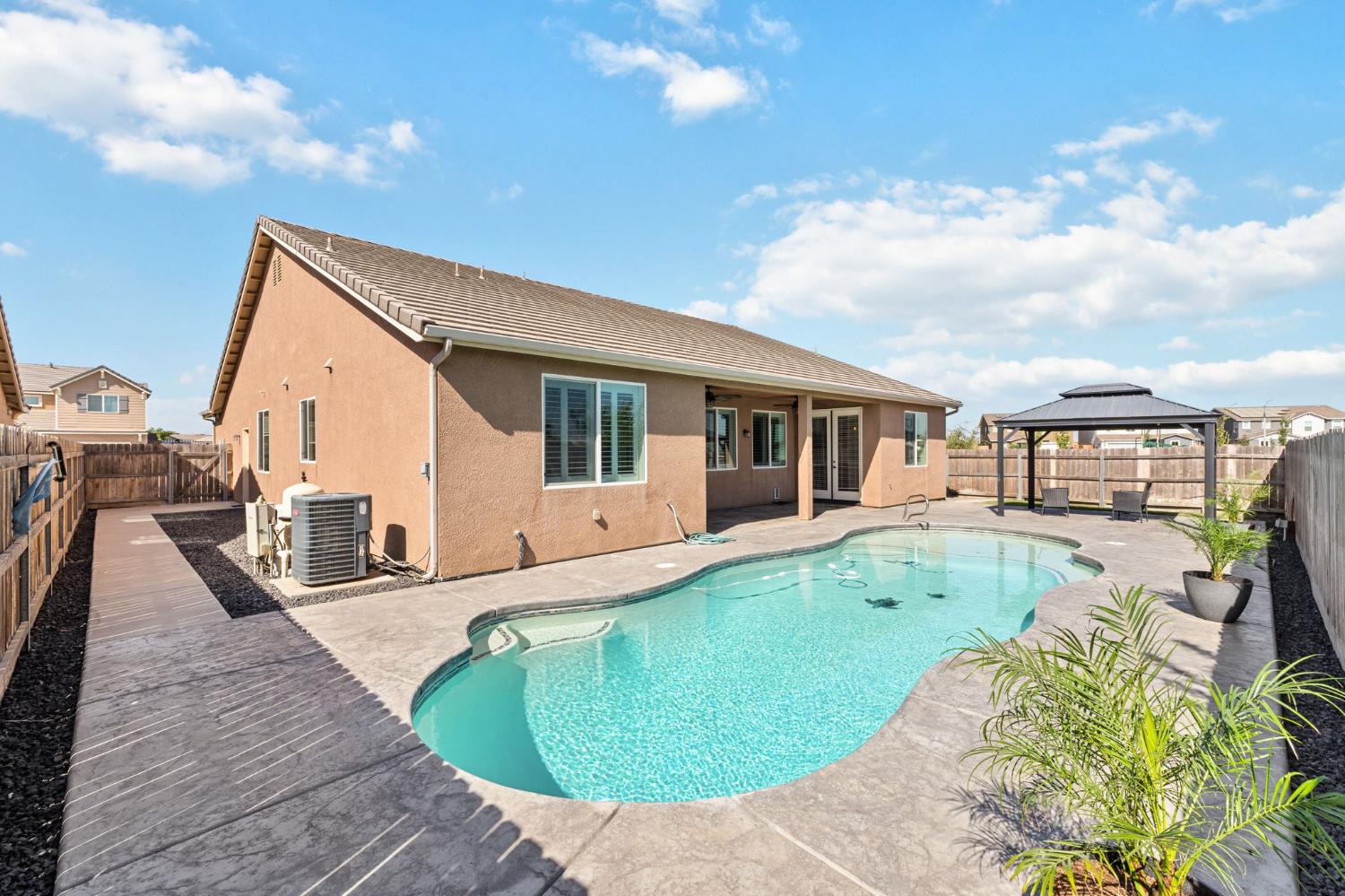 2587 Isleworth Avenue