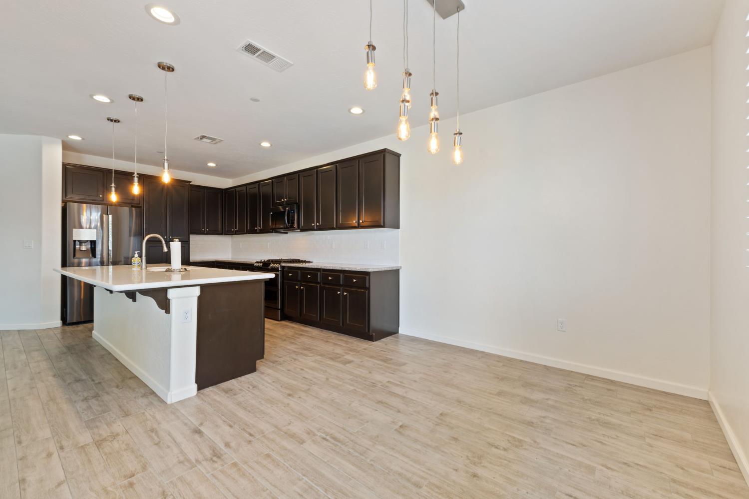 2587 Isleworth Avenue