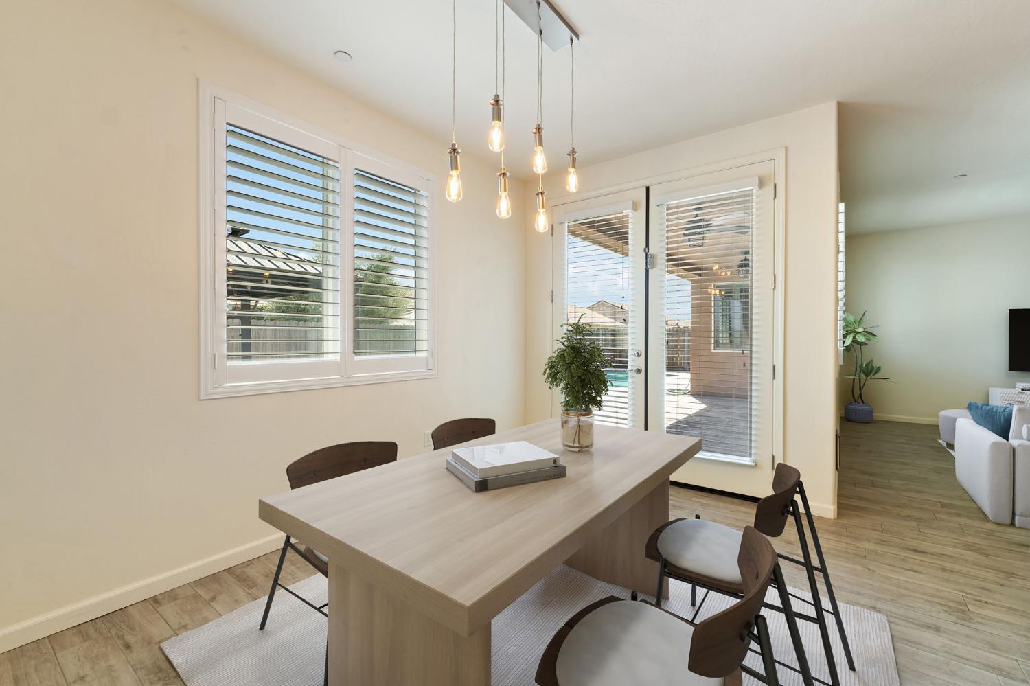 2587 Isleworth Avenue