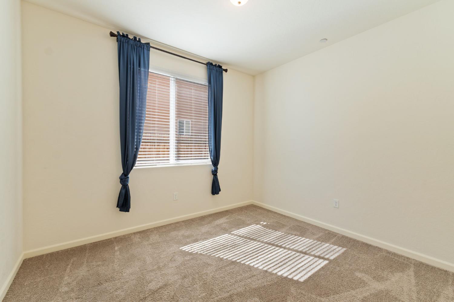 2587 Isleworth Avenue