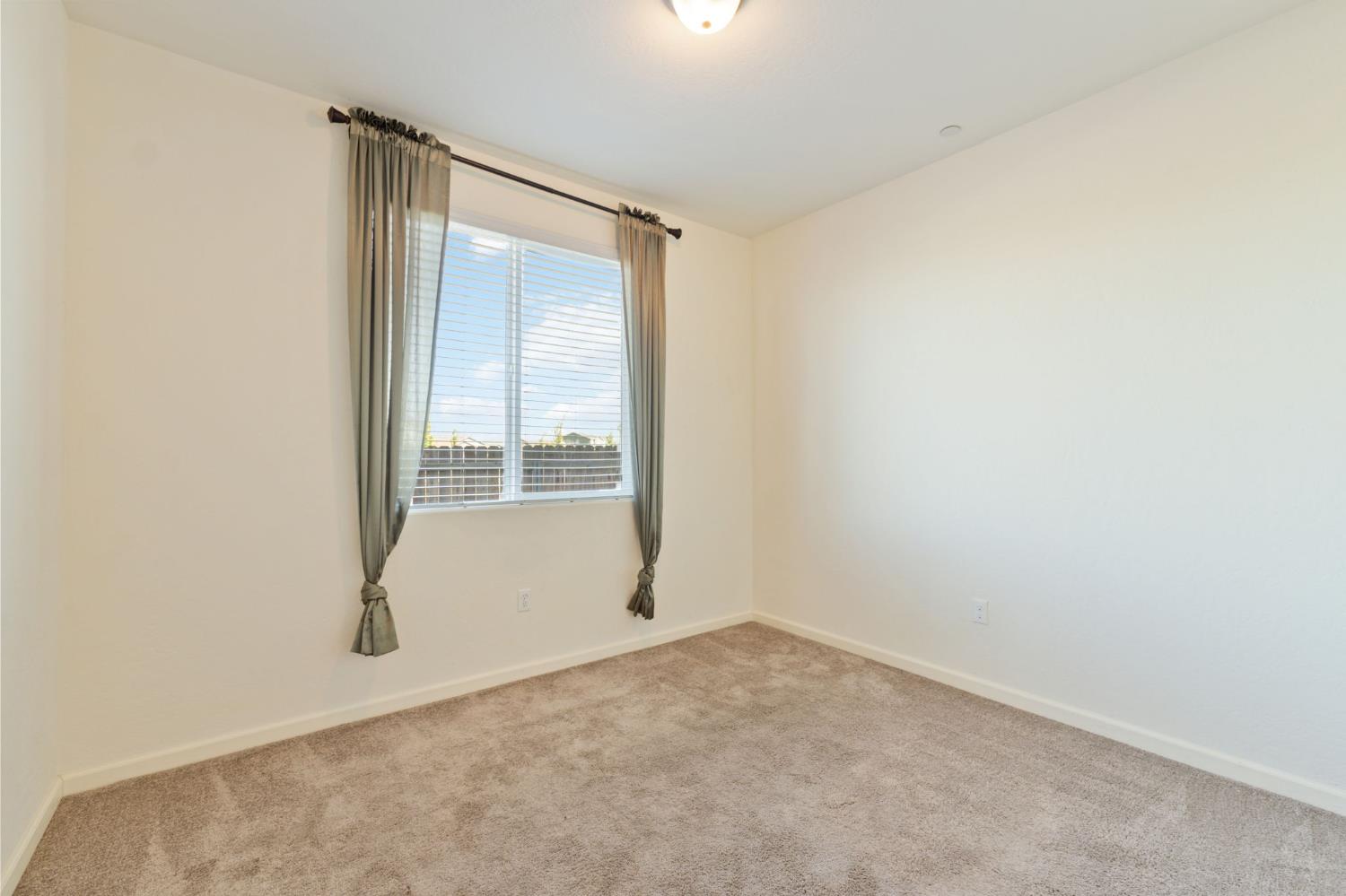 2587 Isleworth Avenue