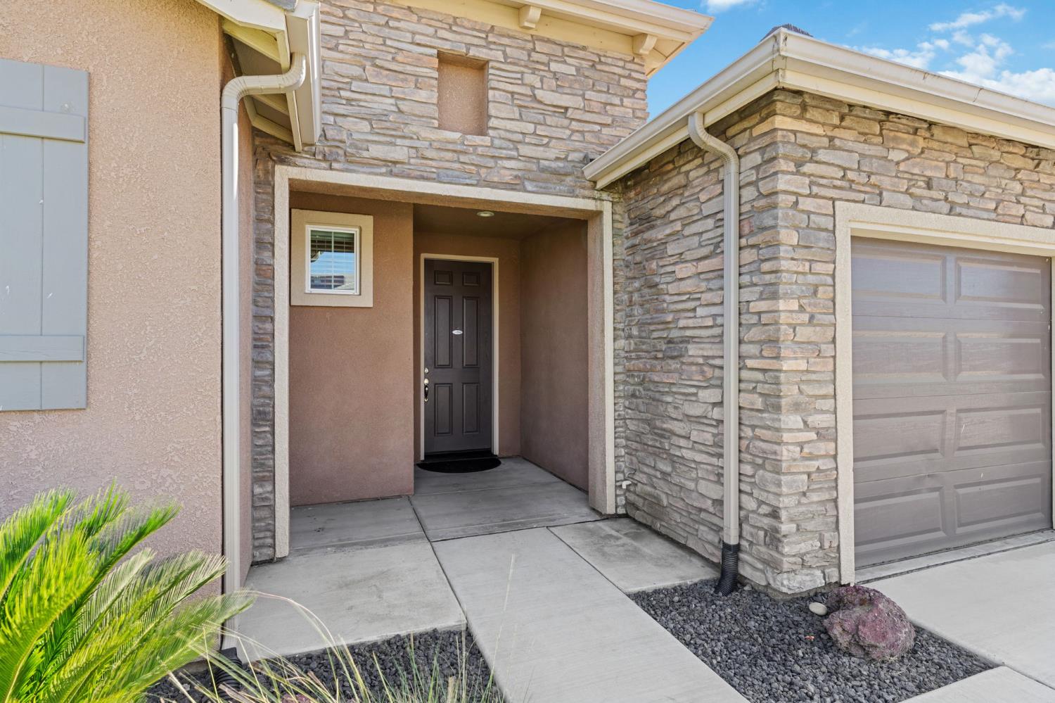 2587 Isleworth Avenue