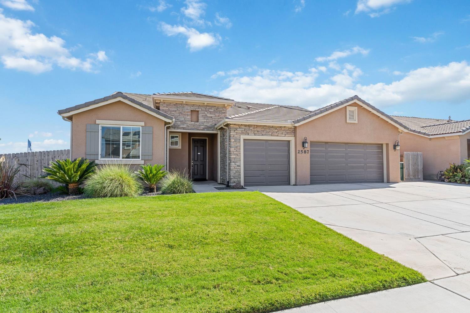 2587 Isleworth Avenue