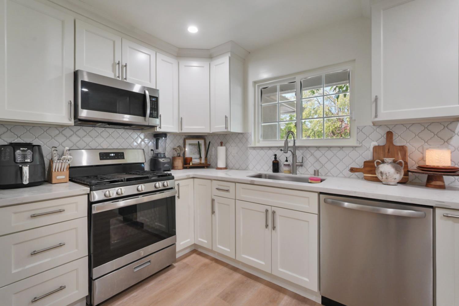 3280 cheyenne Drive