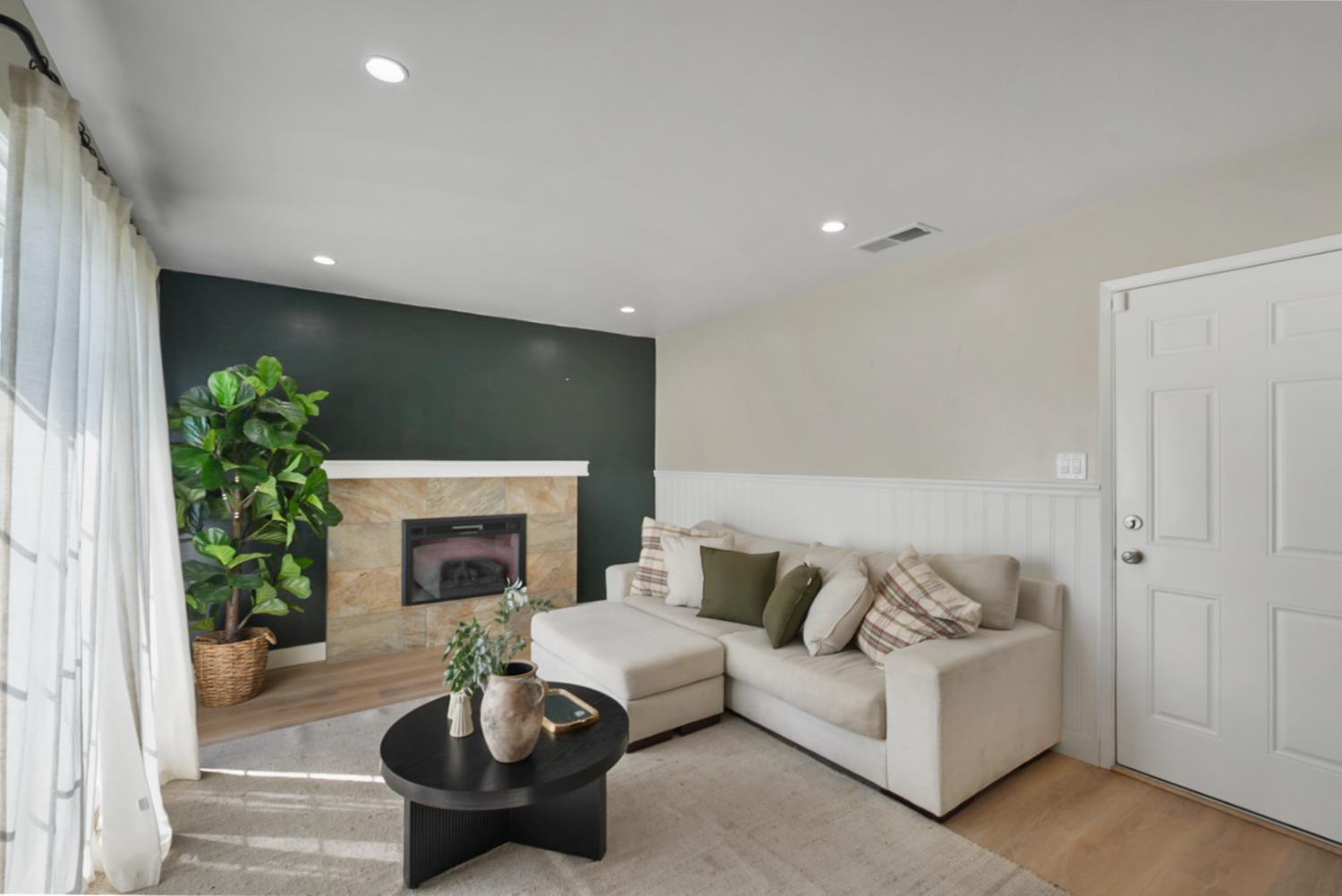 3280 cheyenne Drive