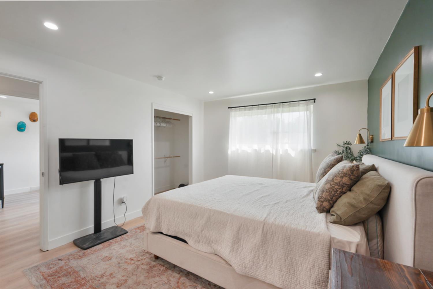 3280 cheyenne Drive