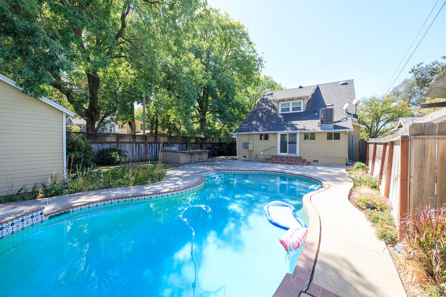 202 Hackberry Avenue