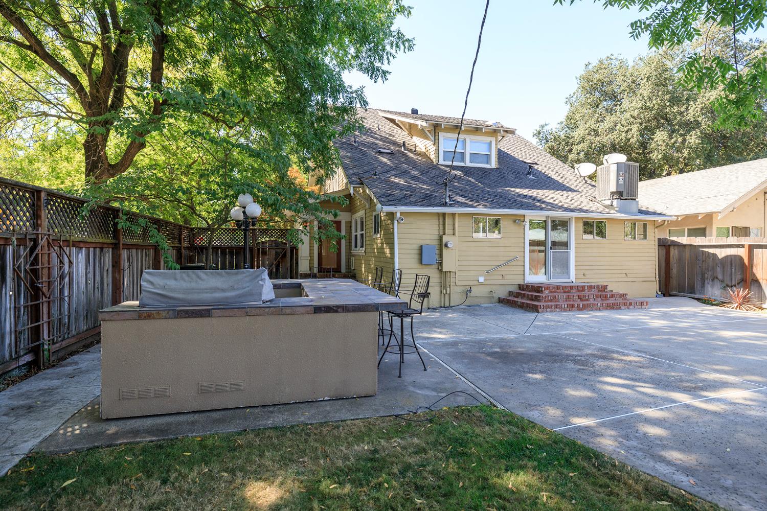 202 Hackberry Avenue