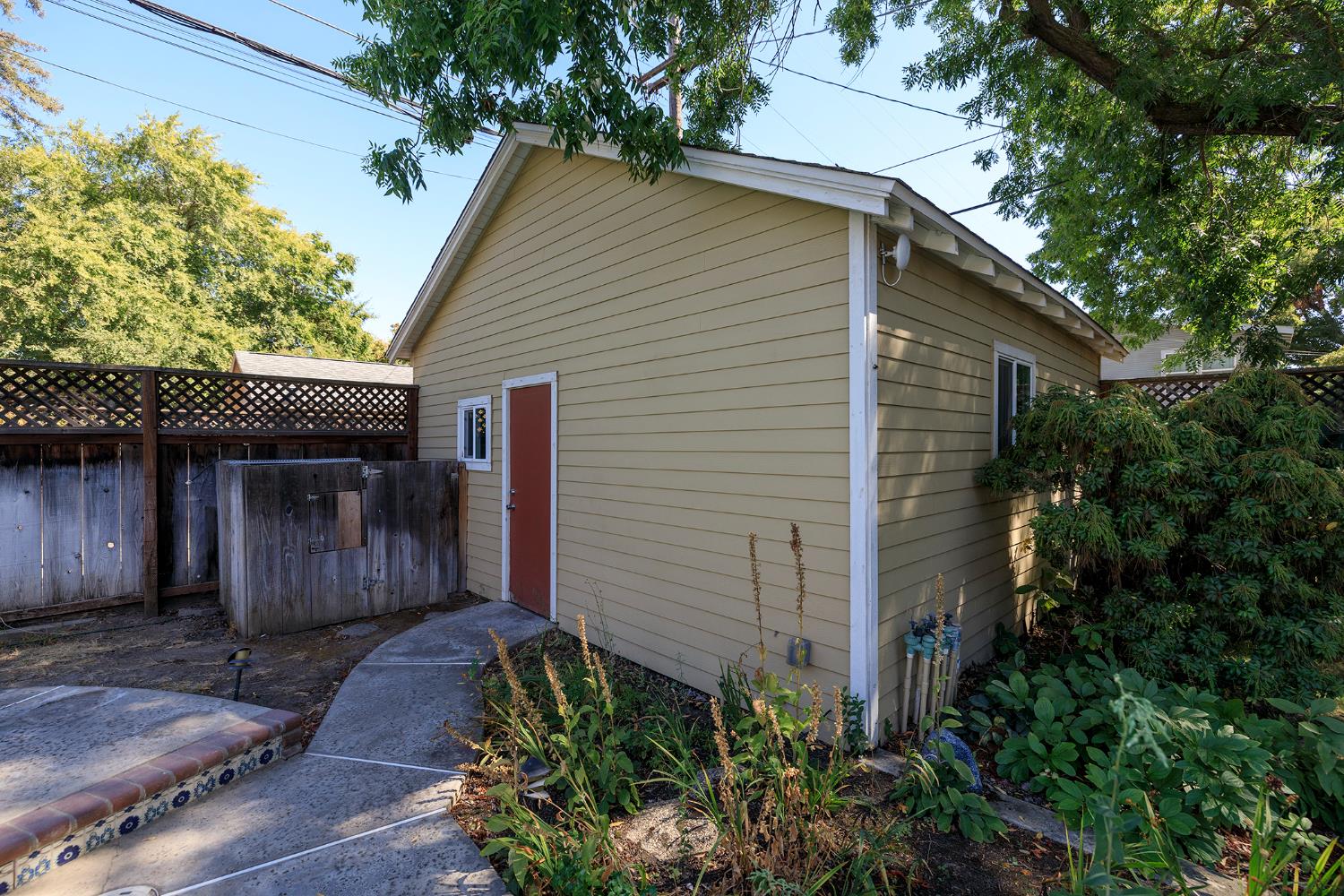 202 Hackberry Avenue