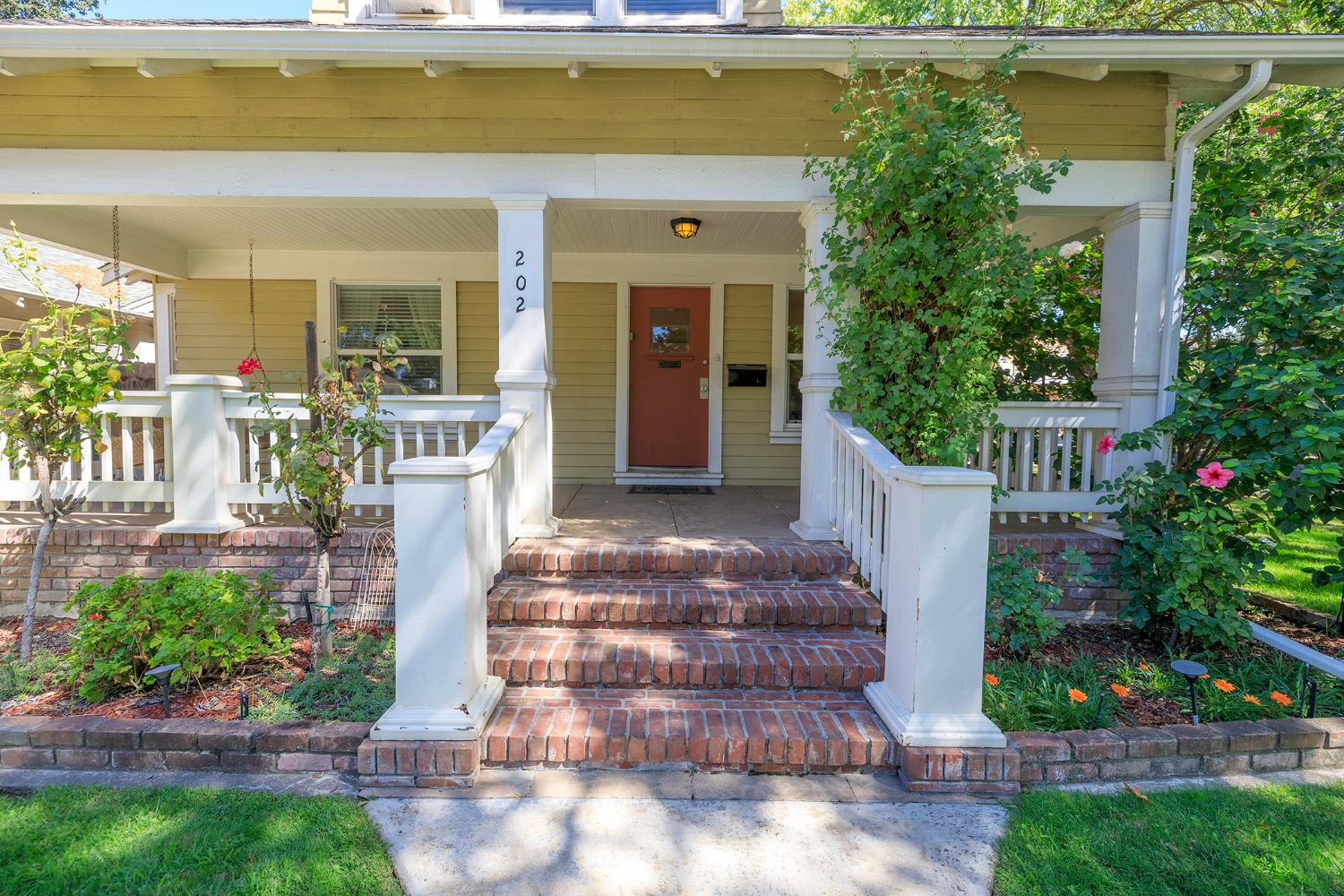 202 Hackberry Avenue