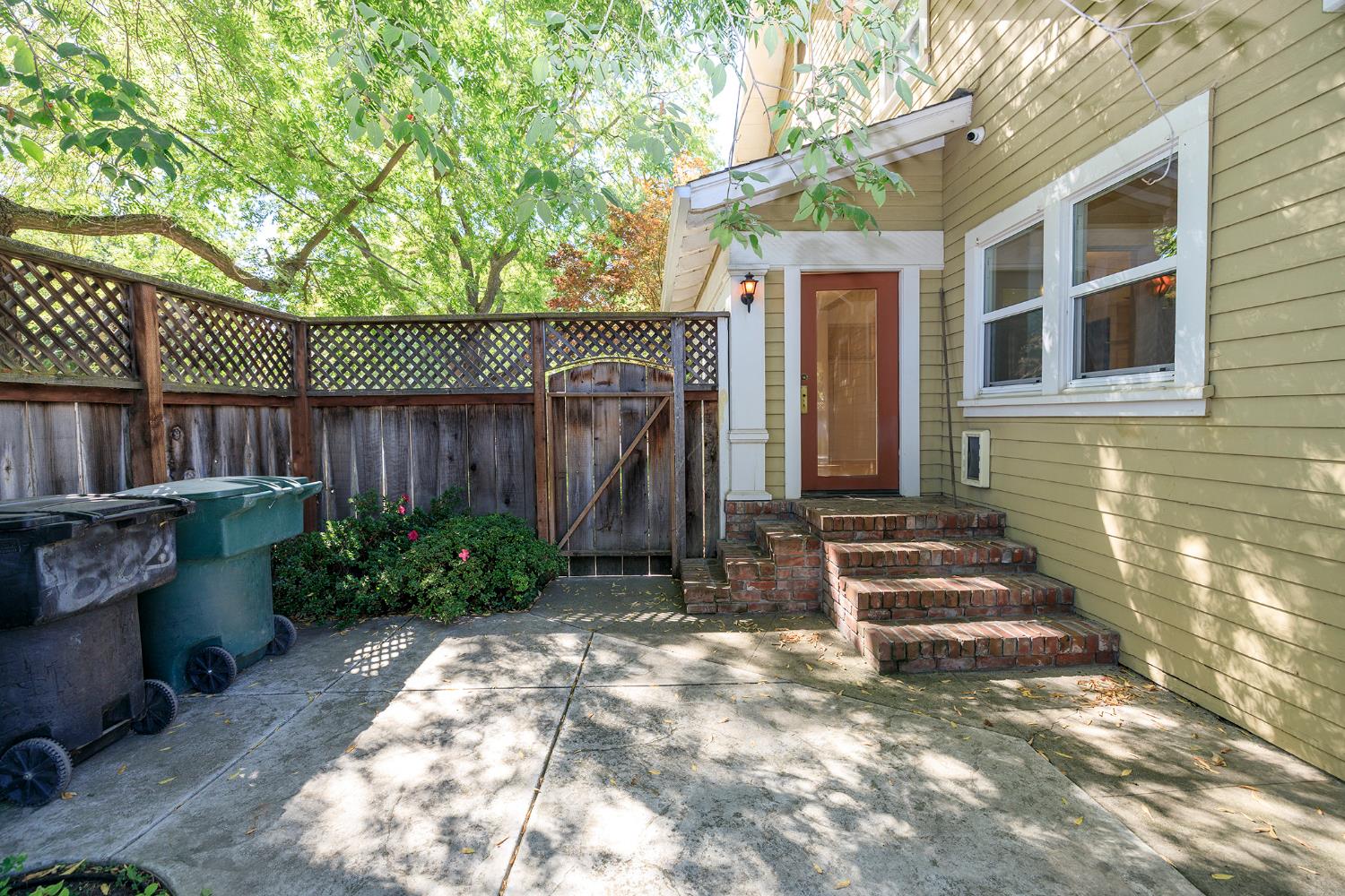 202 Hackberry Avenue