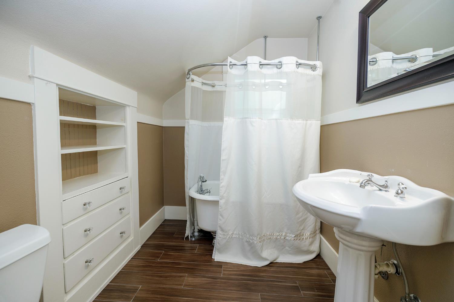 202 Hackberry Avenue