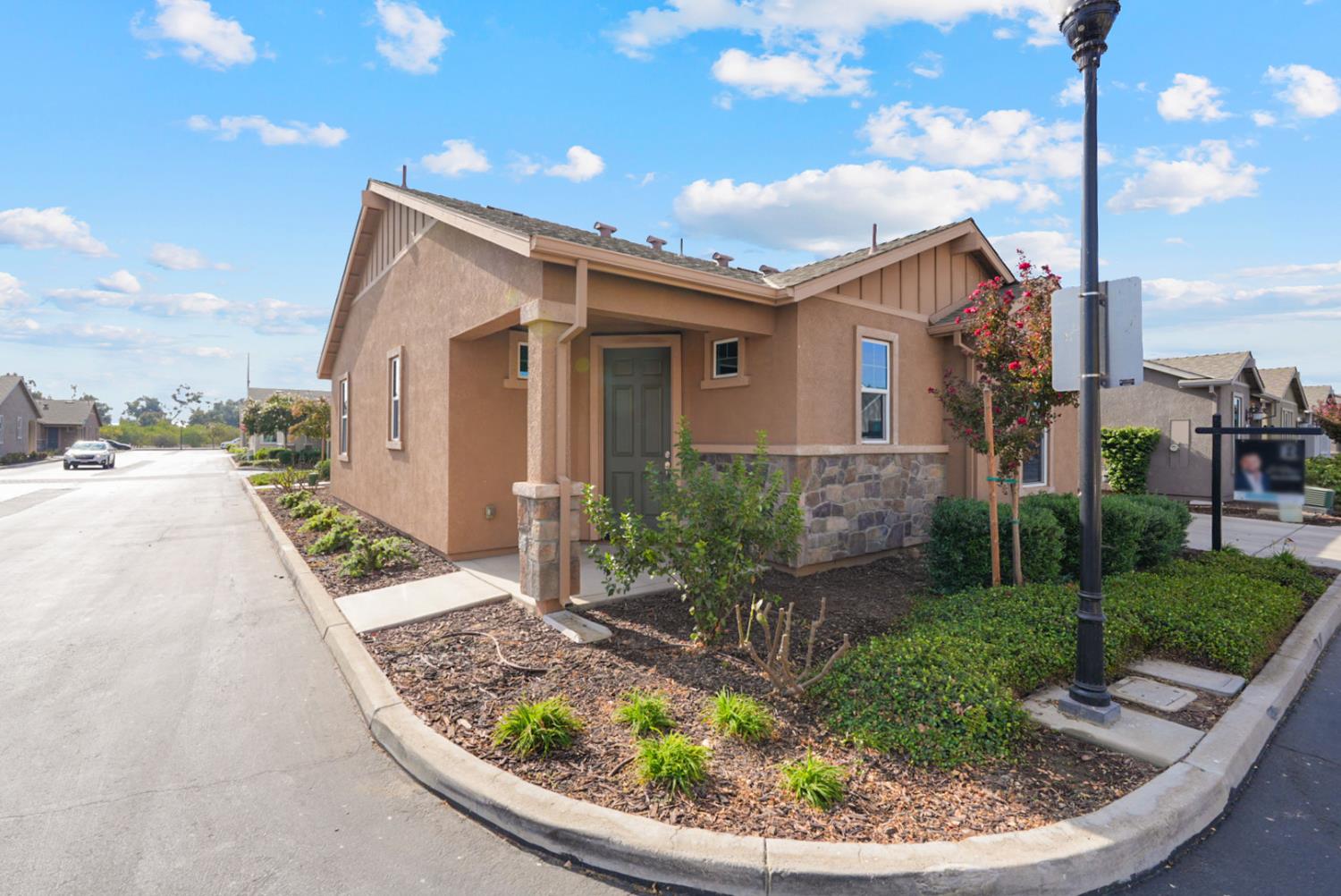 832 Castellona Drive