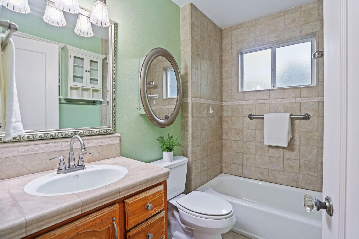 1719 W Willow Street