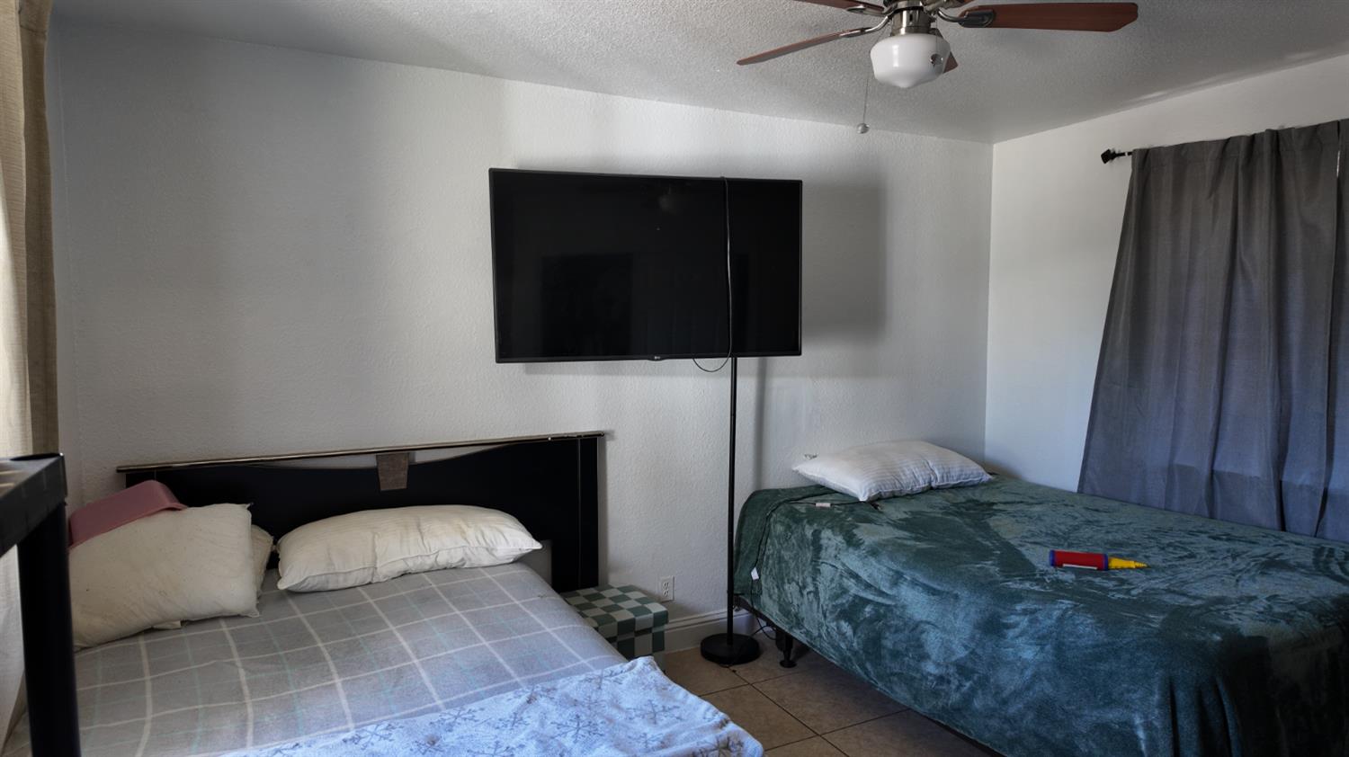 2472 E Sonora Street