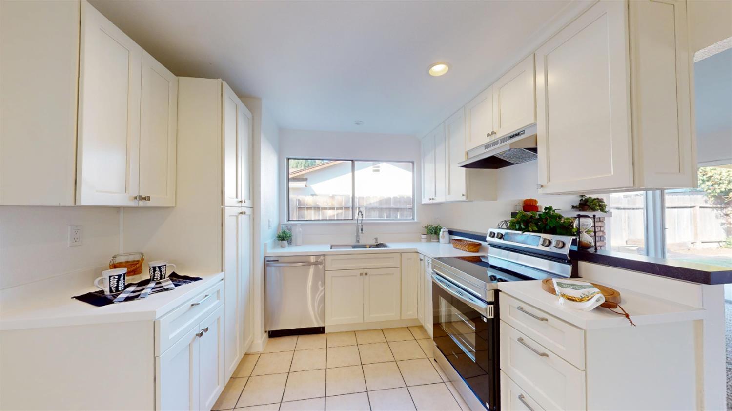 2004 Presidio Avenue