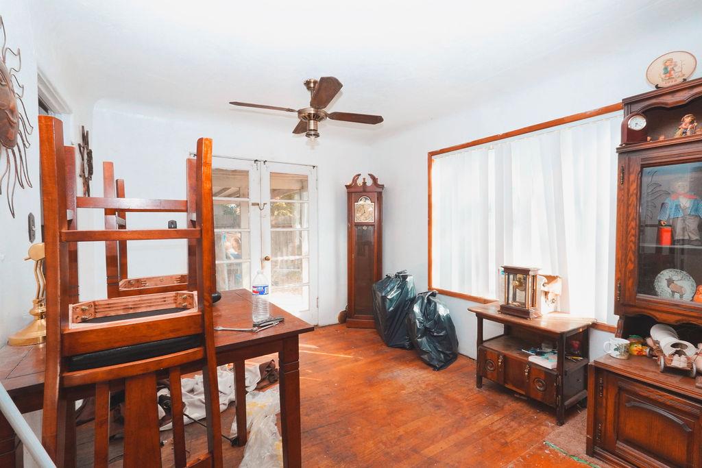 927 E Fairmont Avenue