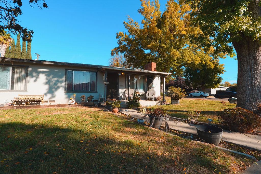 927 E Fairmont Avenue