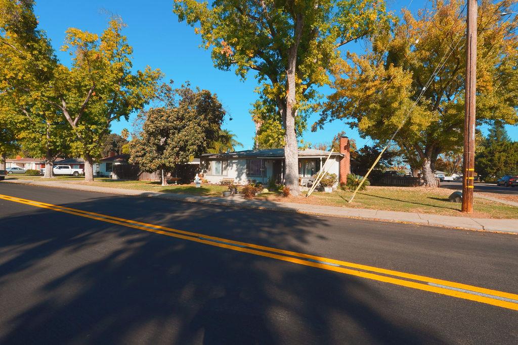 927 E Fairmont Avenue