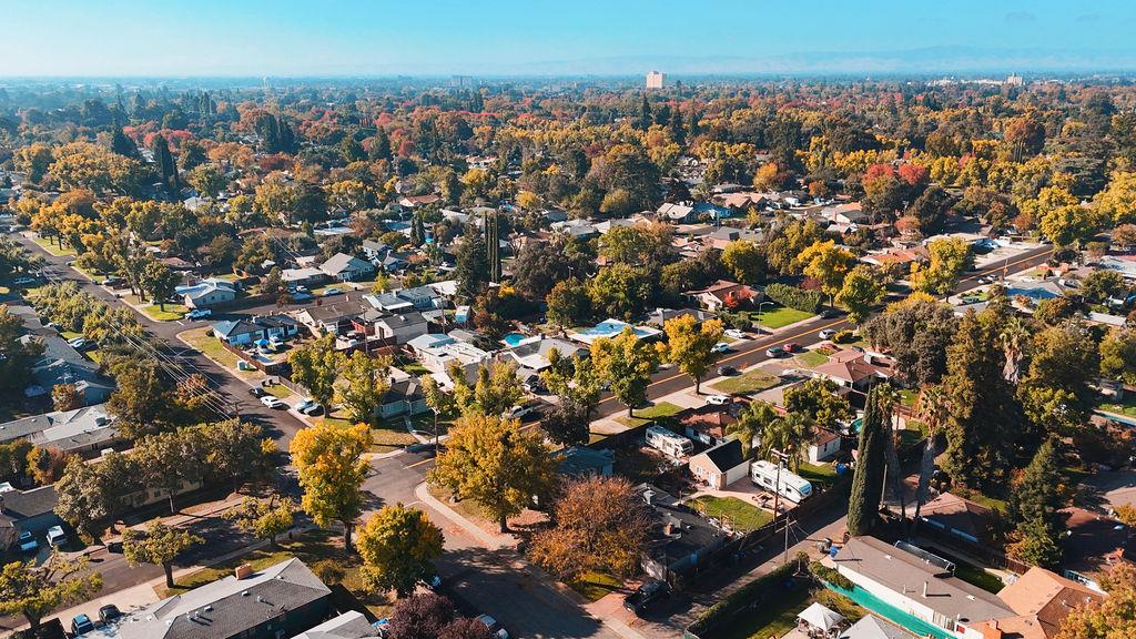 927 E Fairmont Avenue