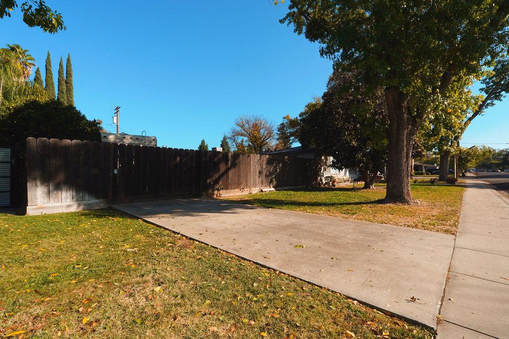 927 E Fairmont Avenue