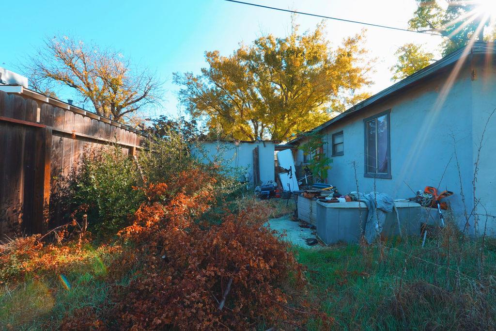 927 E Fairmont Avenue