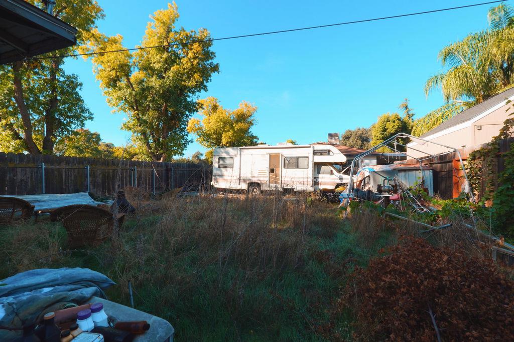 927 E Fairmont Avenue