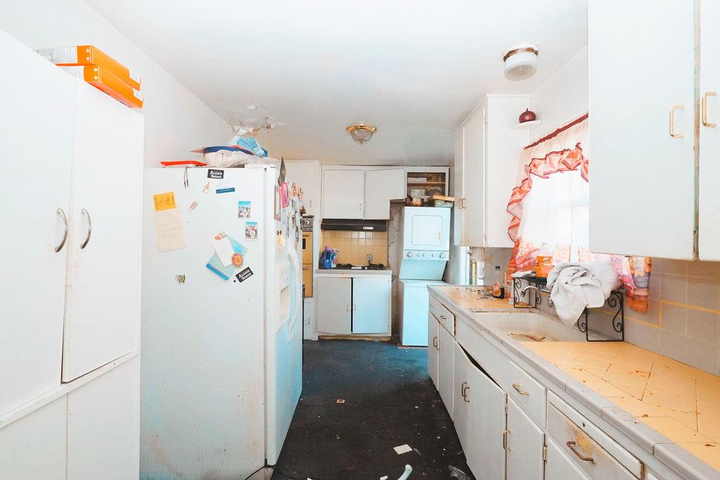 927 E Fairmont Avenue