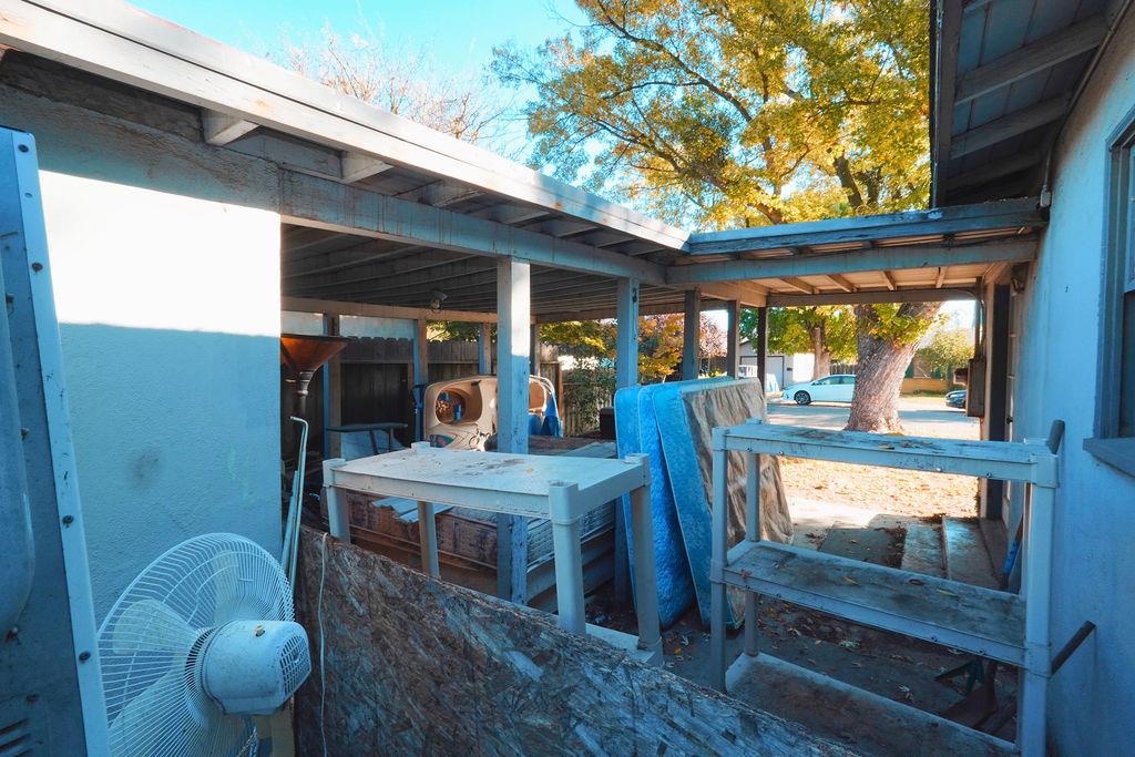 927 E Fairmont Avenue