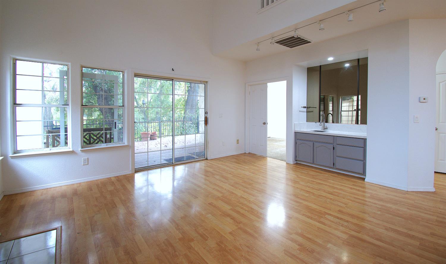 1500 Scenic Drive 12