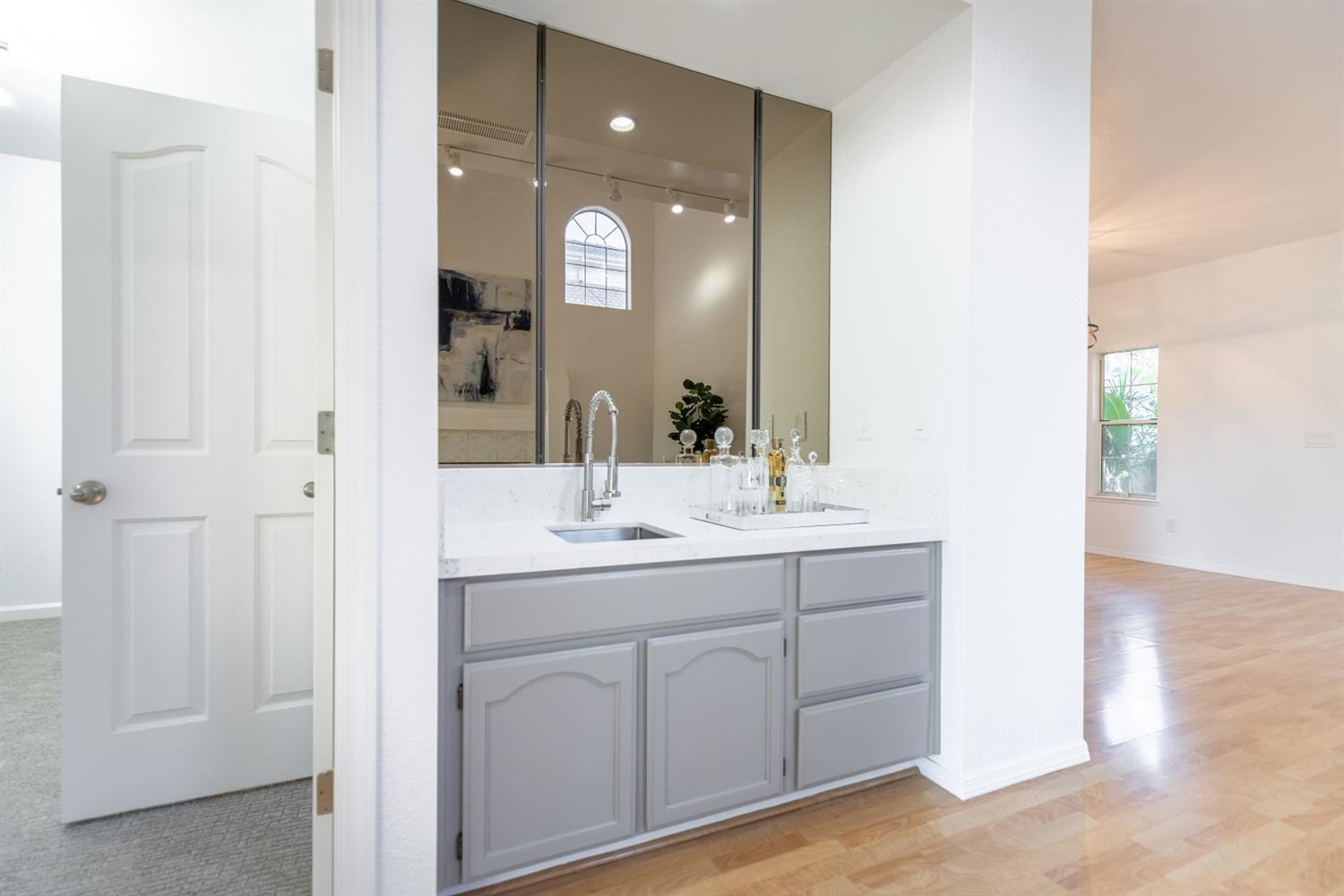 1500 Scenic Drive 12