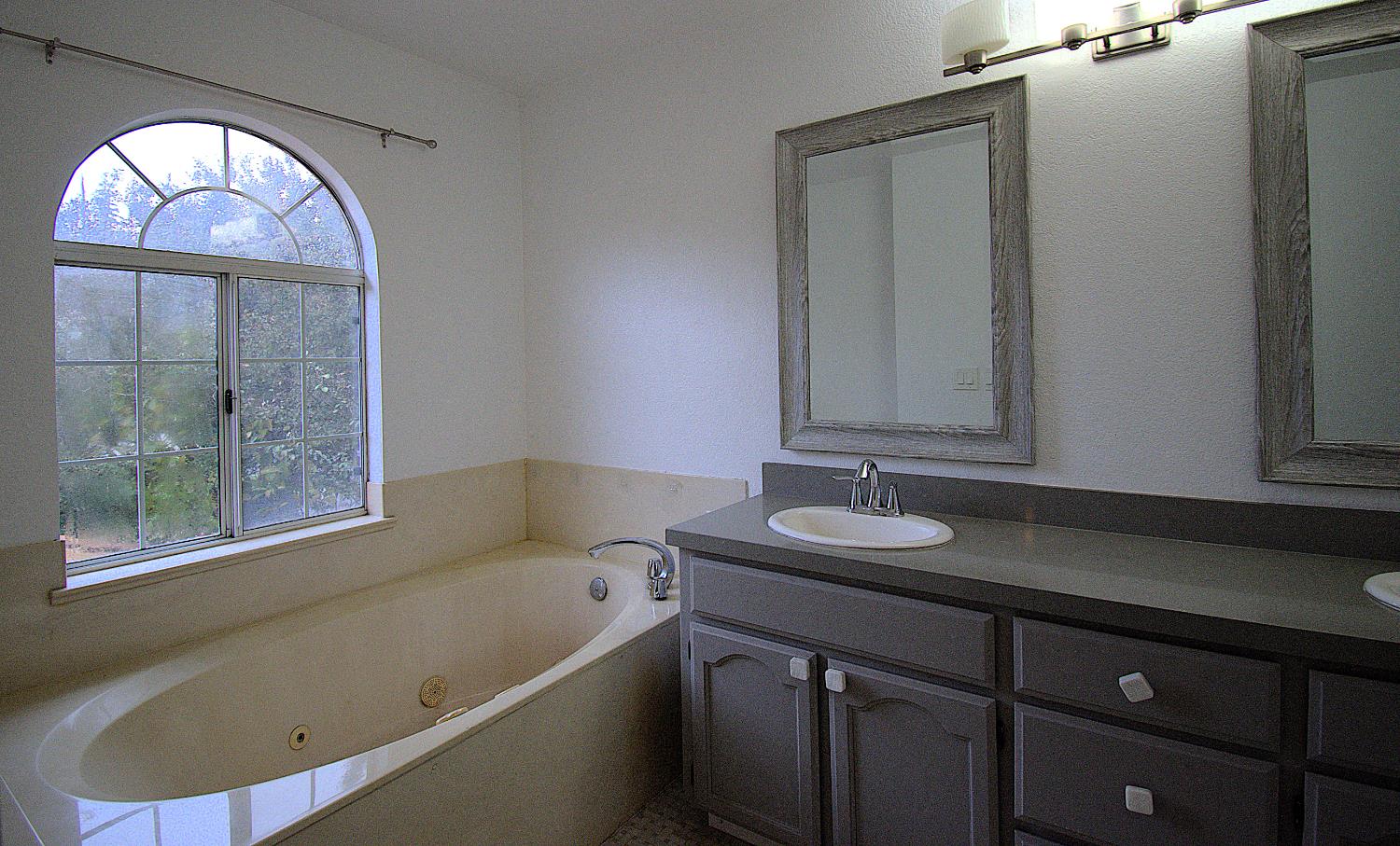 1500 Scenic Drive 12