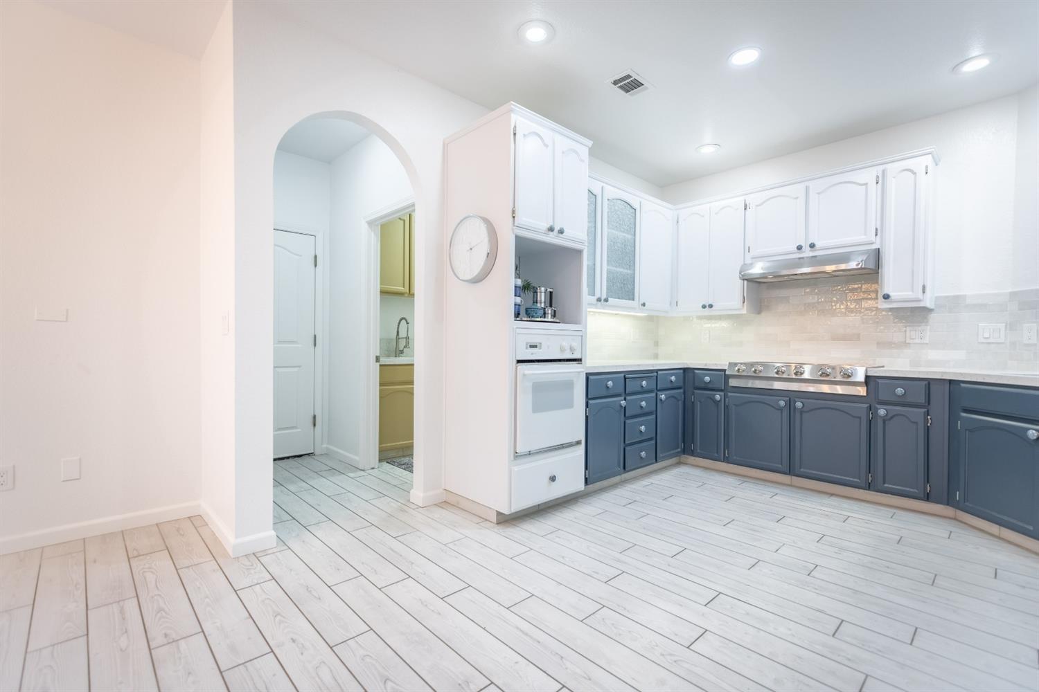 1500 Scenic Drive 12