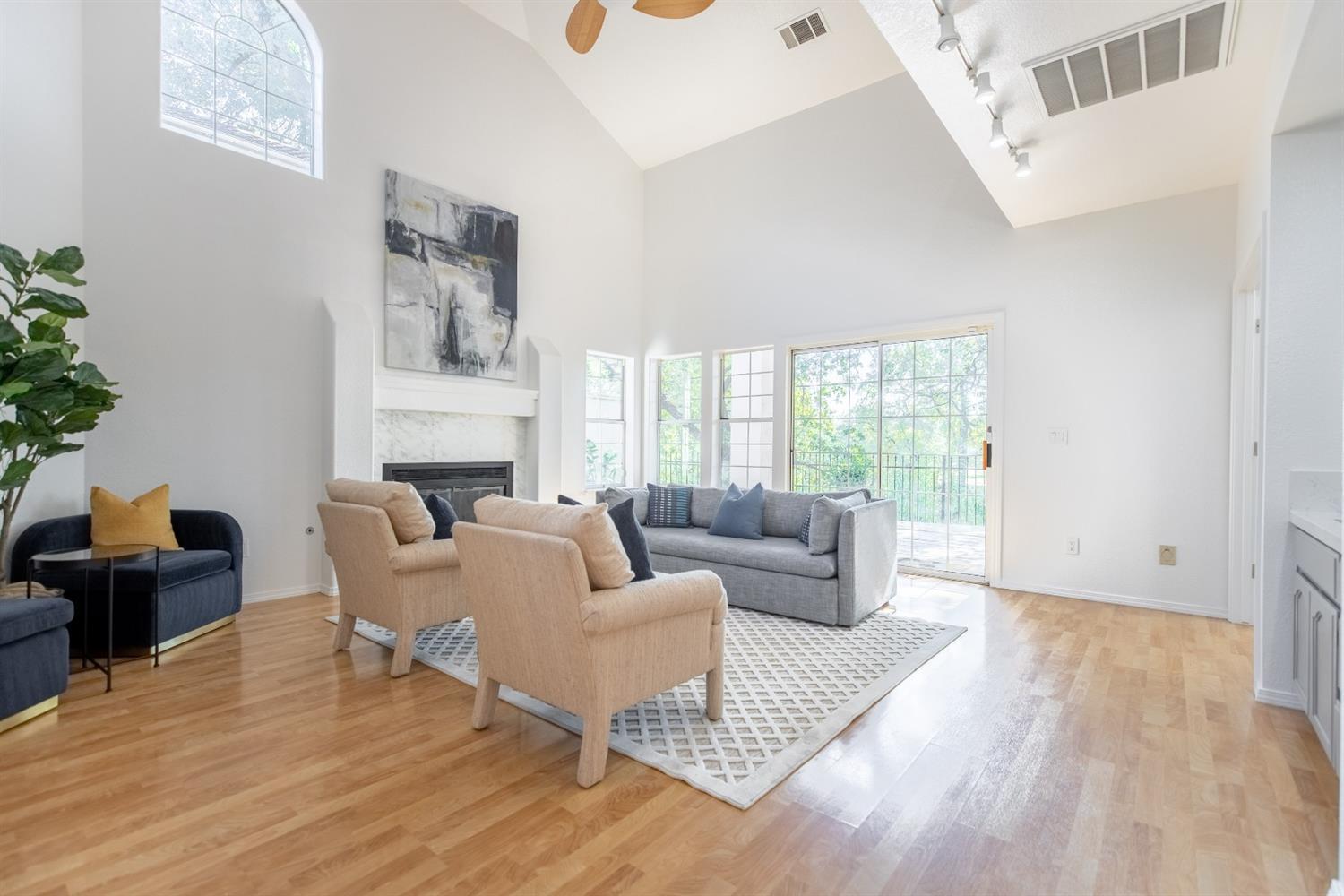 1500 Scenic Drive 12