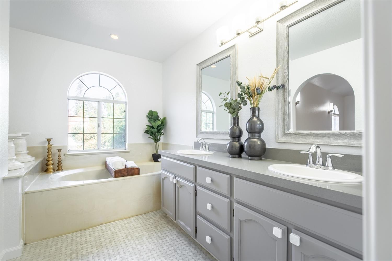 1500 Scenic Drive 12