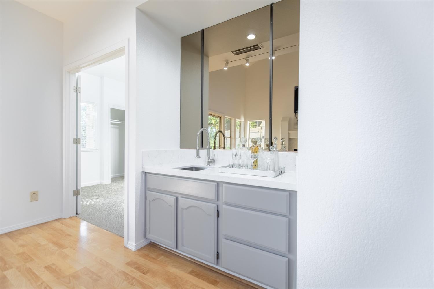 1500 Scenic Drive 12